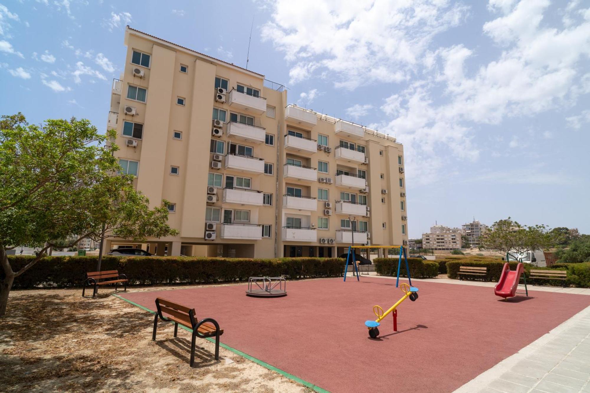 Apartamento Kave Blue Mackenzie 1 Bdr Flat With Pool Lárnaca Exterior foto
